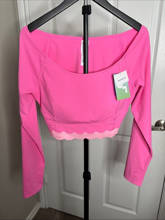 JoyLab Tops - JoyLab Hot Pink Scallop Hem Long Sleeve Crop Top